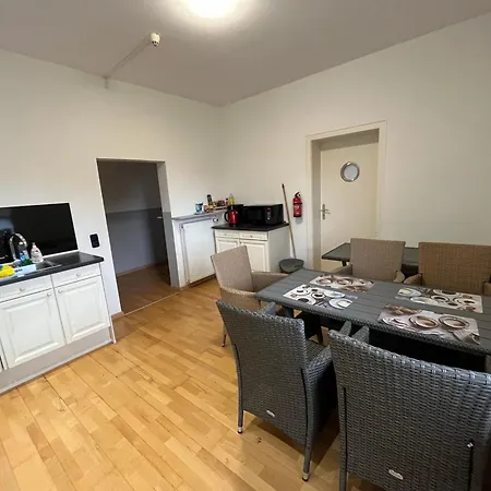 Doppeltimmer Tv-bad-kuehlschrank-10 *