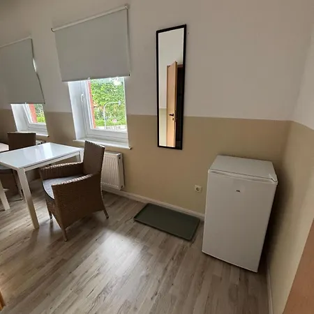 Doppeltimmer Tv-bad-kuehlschrank-10