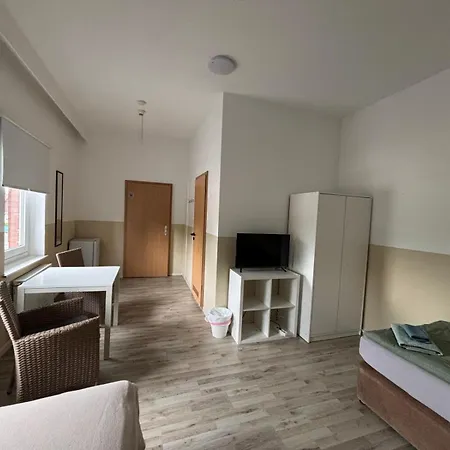 Doppeltimmer Tv-bad-kuehlschrank-10