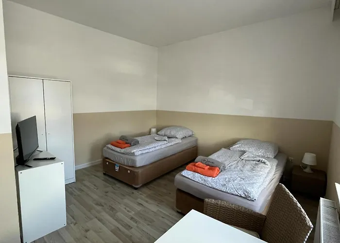 Doppelzimmer-bad-kuehlschrank-parkplatz-10