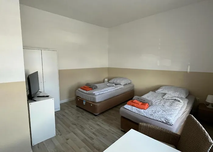 Hotel Doppelzimmer-bad-kuehlschrank-parkplatz-10