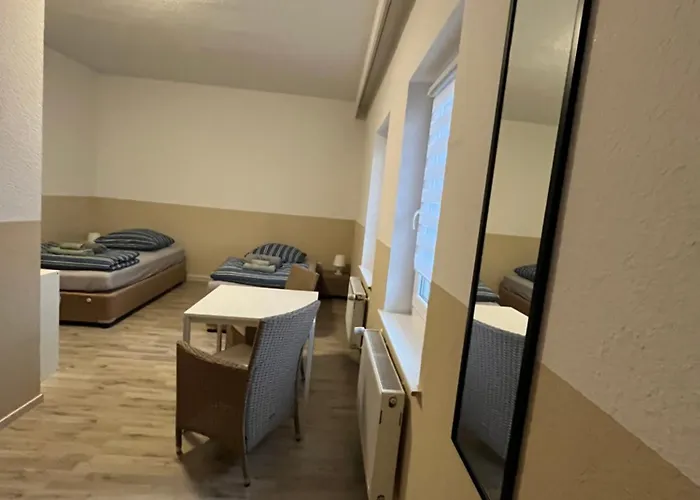 Doppelzimmer-bad-kuehlschrank-parkplatz-10