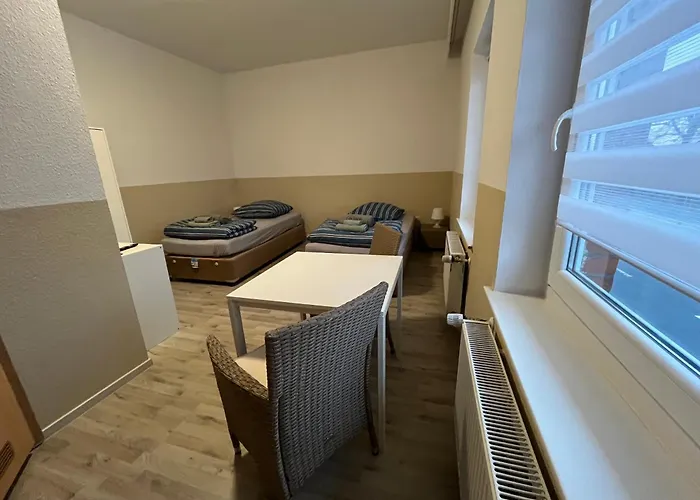 Doppelzimmer-bad-kuehlschrank-parkplatz-10