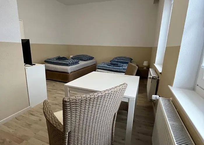 Doppelzimmer-bad-kuehlschrank-parkplatz-10 Meine