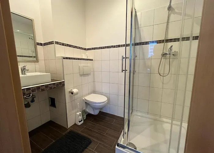 Doppelzimmer-bad-kuehlschrank-parkplatz-10 Hotel Meine