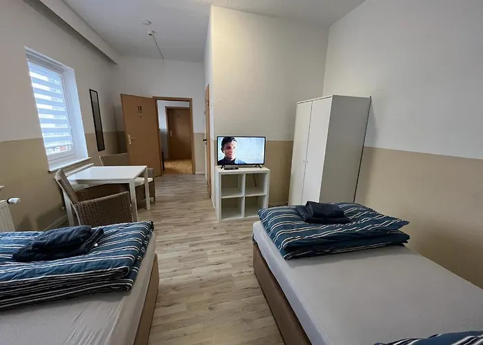 Doppelzimmer-bad-kuehlschrank-parkplatz-10 Hotel