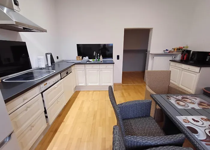 Doppelzimmer-bad-kuehlschrank-parkplatz-10