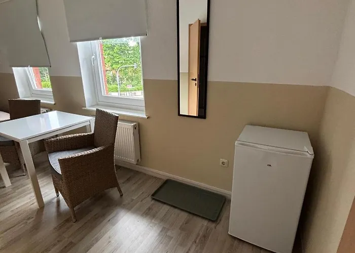 Doppelzimmer-bad-kuehlschrank-parkplatz-10